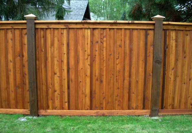 Estate privacy fence