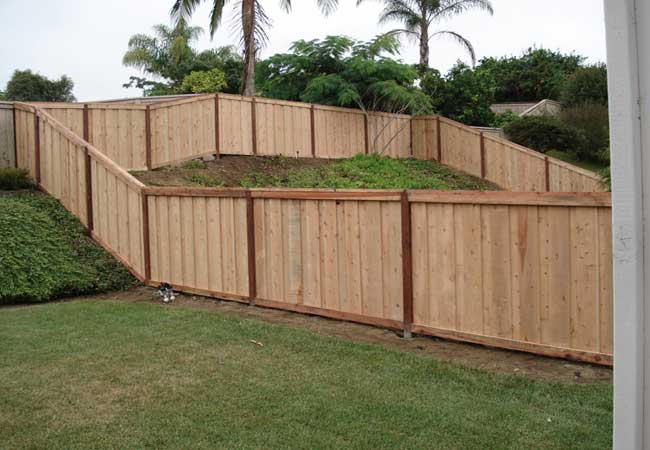 Sealed top estate fence
